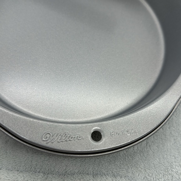 Wilton Recipe Right Non-Stick 8”x 1-1/2” Round Cake Pan -#2105-957 - Picture 5 of 7